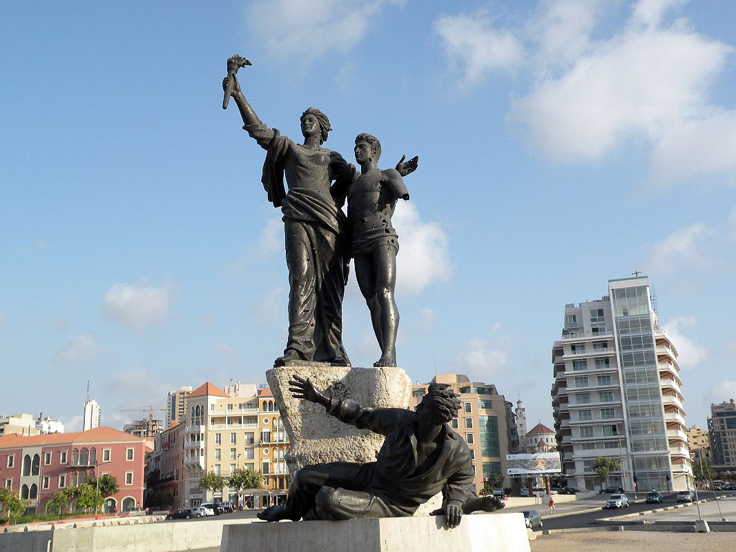 Beirut 06 Martyrs Square Statue 